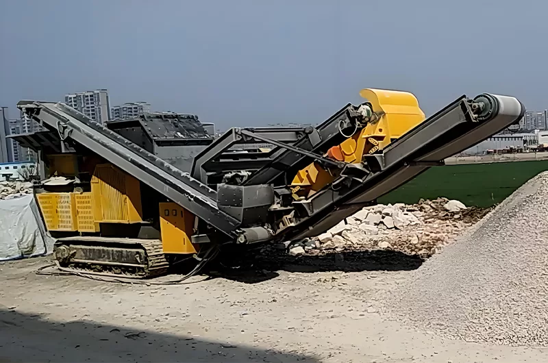 Crawler impact crusher secondary and tertiary site
