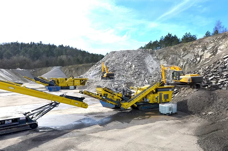 Crawler impact crusher crushing site
