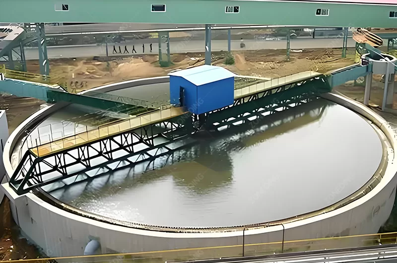 High-efficiency concentrator recycles water