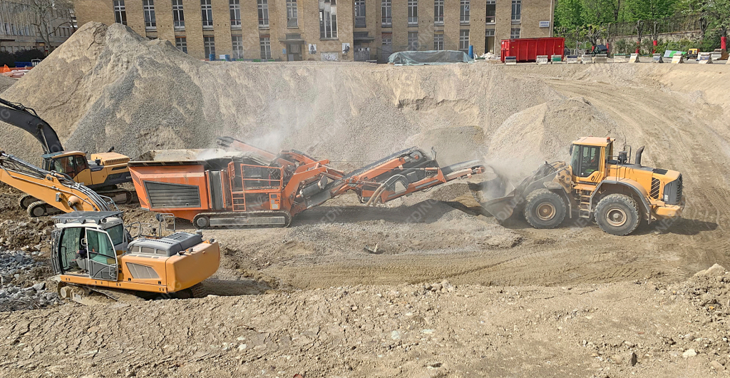 mobile recycling crusher for construction waste